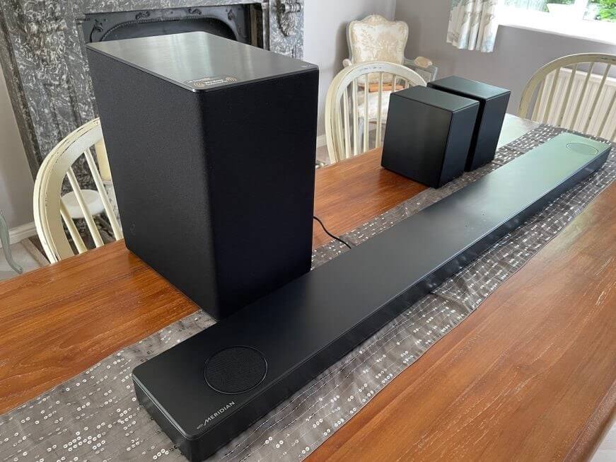 Soundbar speakers